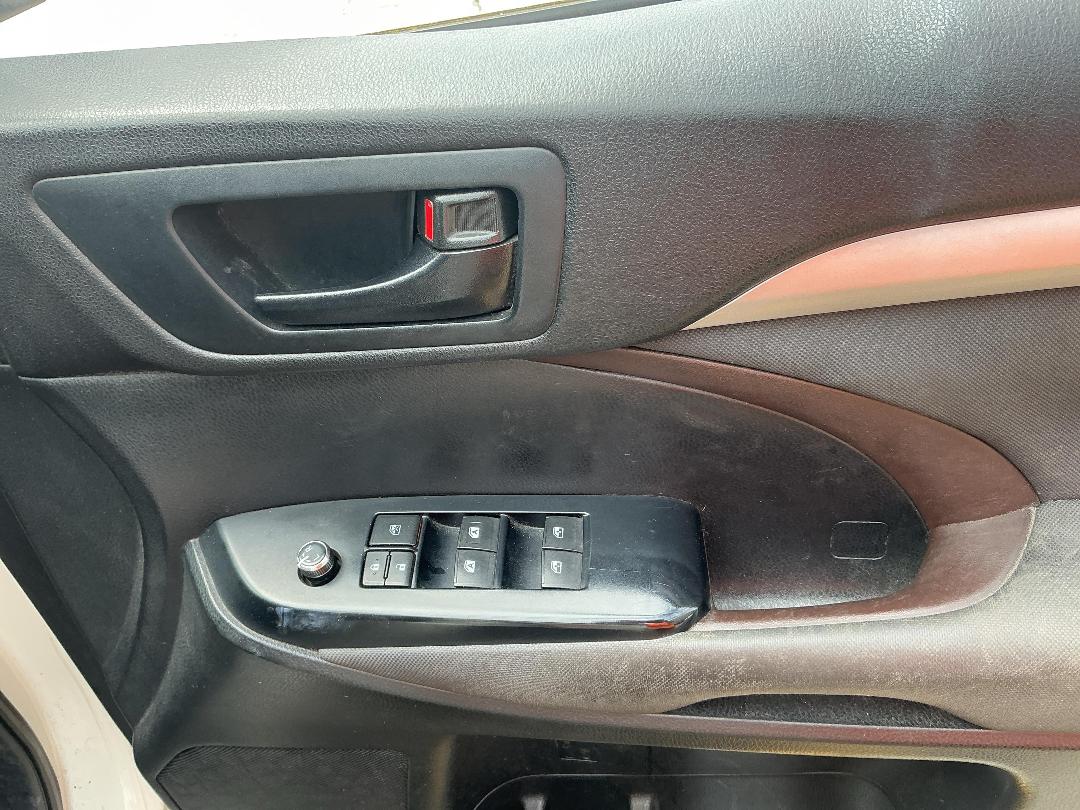 Photo '8' of Toyota Highlander GX