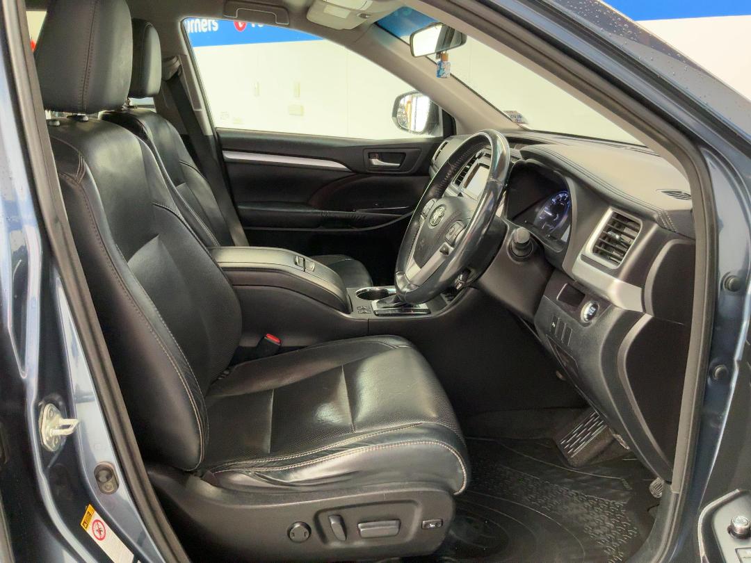 Photo '16' of Toyota Highlander