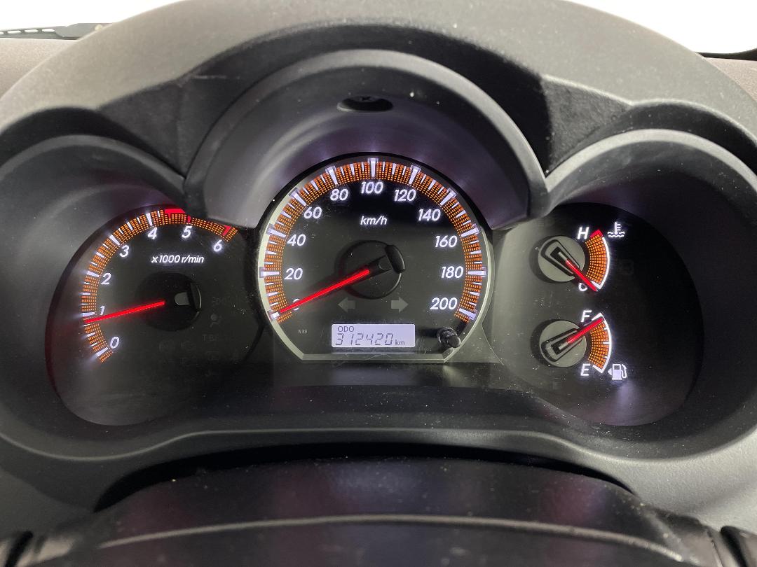 Photo '21' of Toyota Hilux