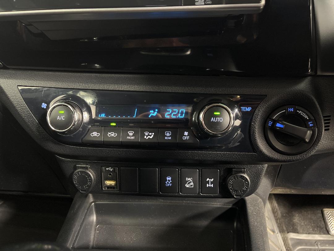 Photo '32' of Toyota Hilux