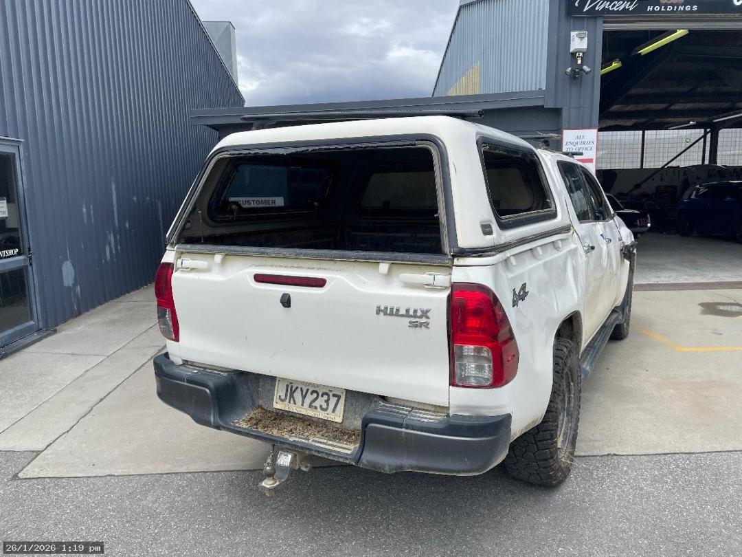 Photo '3' of Toyota Hilux SR TD DC Photo '3' of Toyota Hilux SR TD DC