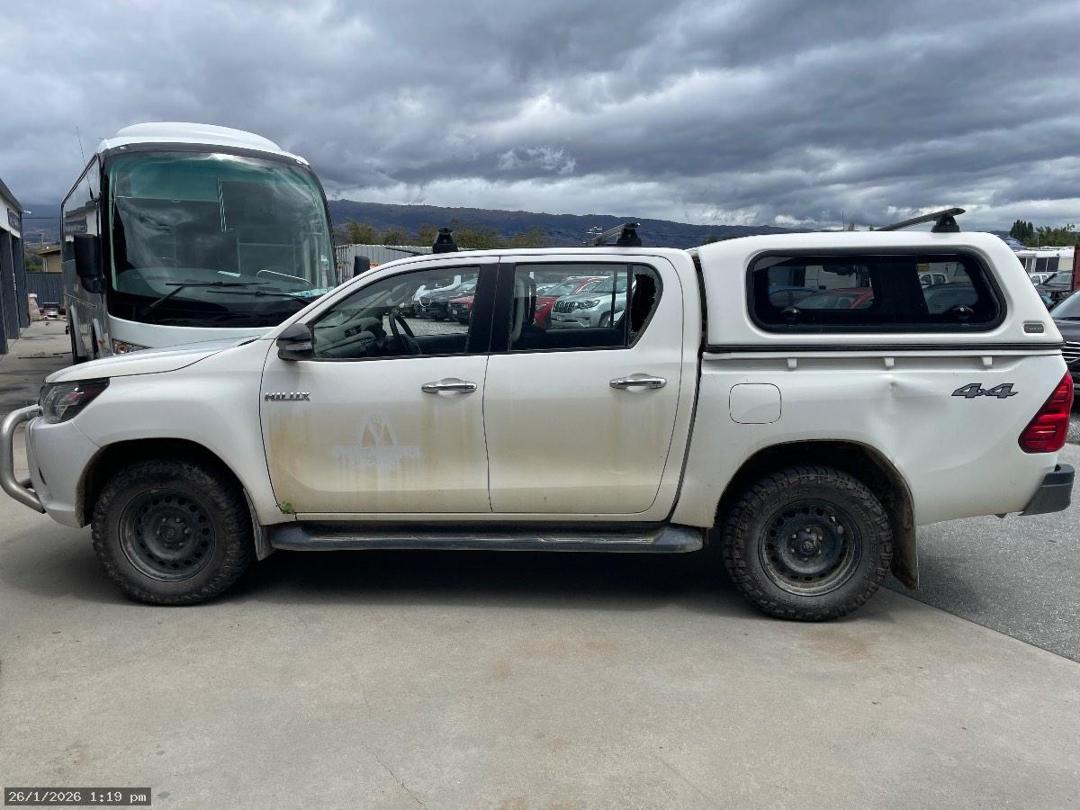 Photo '4' of Toyota Hilux SR TD DC Photo '4' of Toyota Hilux SR TD DC