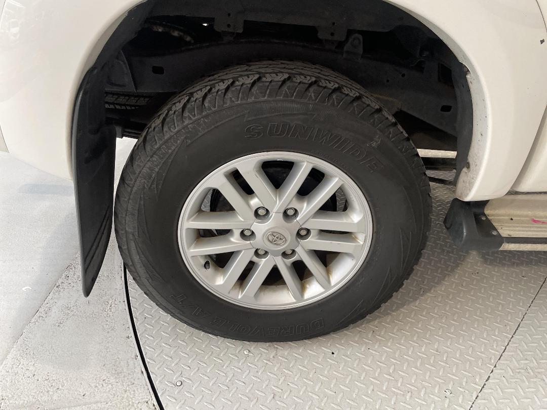 Photo '12' of Toyota Hilux