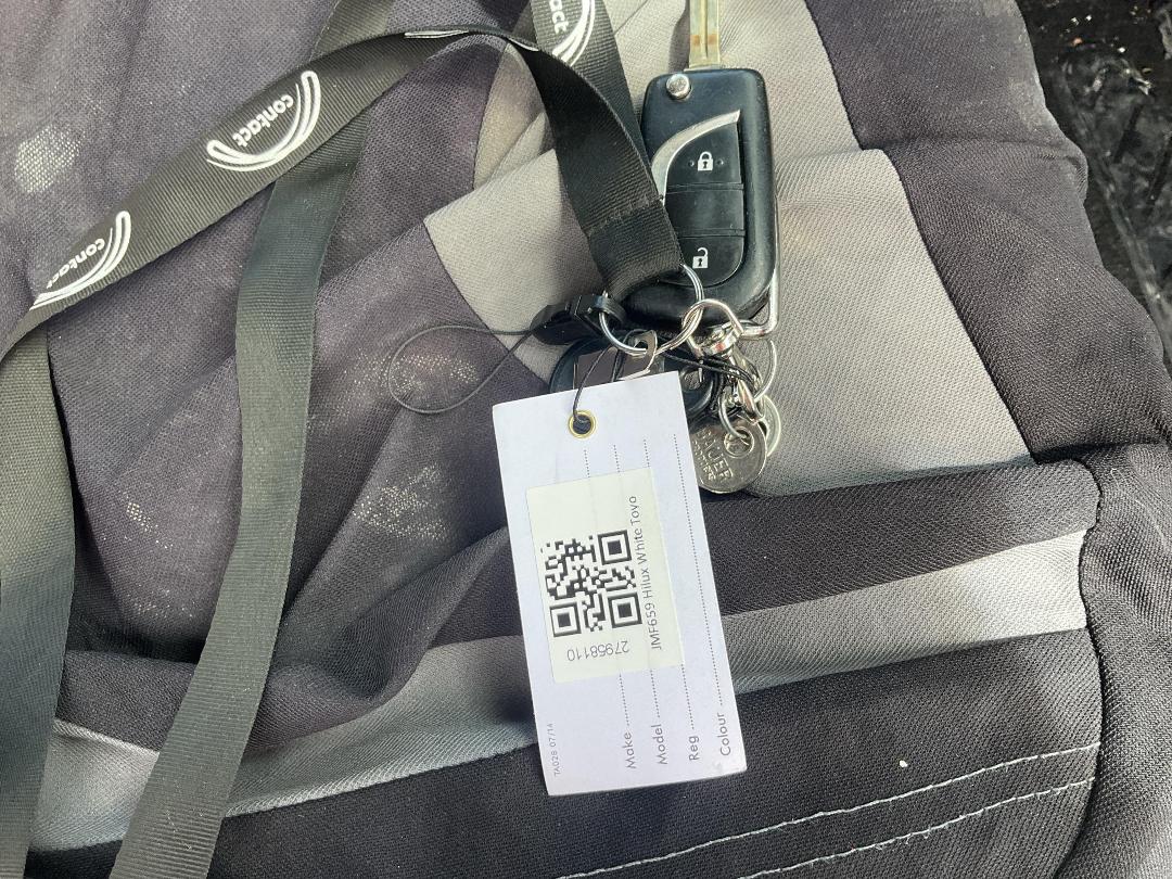 Photo '11' of Toyota Hilux S TD DC Photo '11' of Toyota Hilux S TD DC