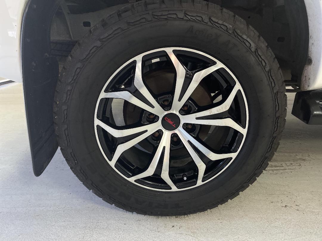 Photo '12' of Toyota Hilux