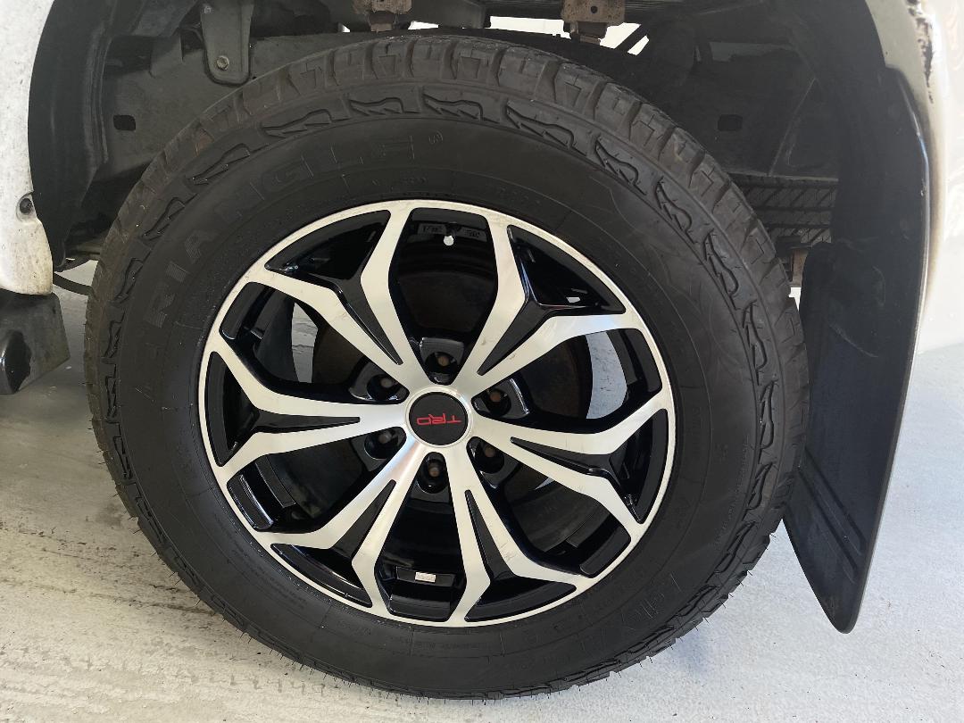 Photo '11' of Toyota Hilux