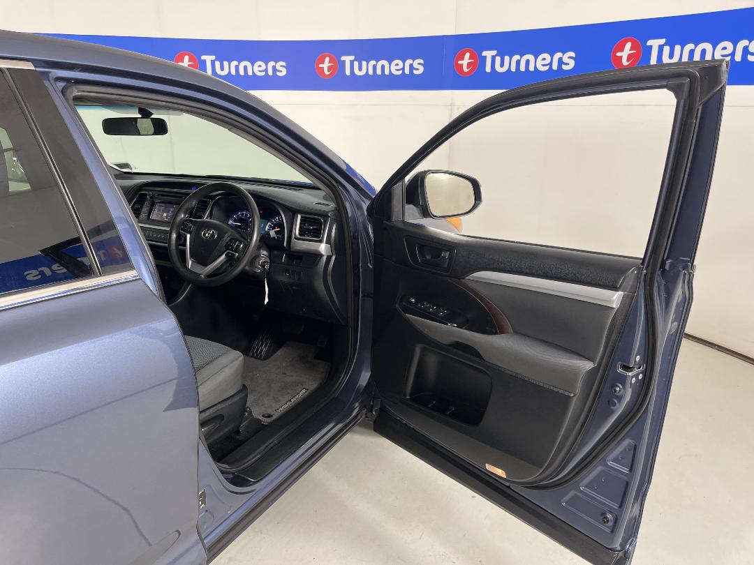 Photo '15' of Toyota Kluger