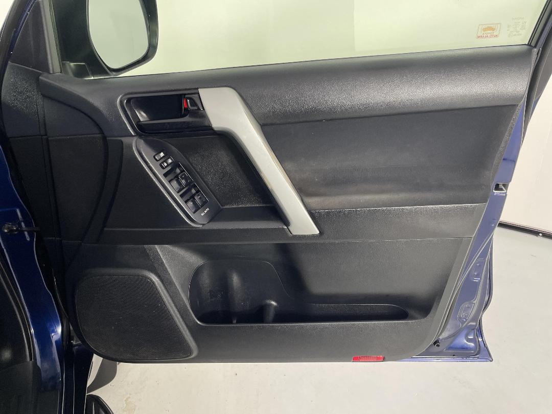 Photo '15' of Toyota Landcruiser Prado Photo '15' of Toyota Landcruiser Prado