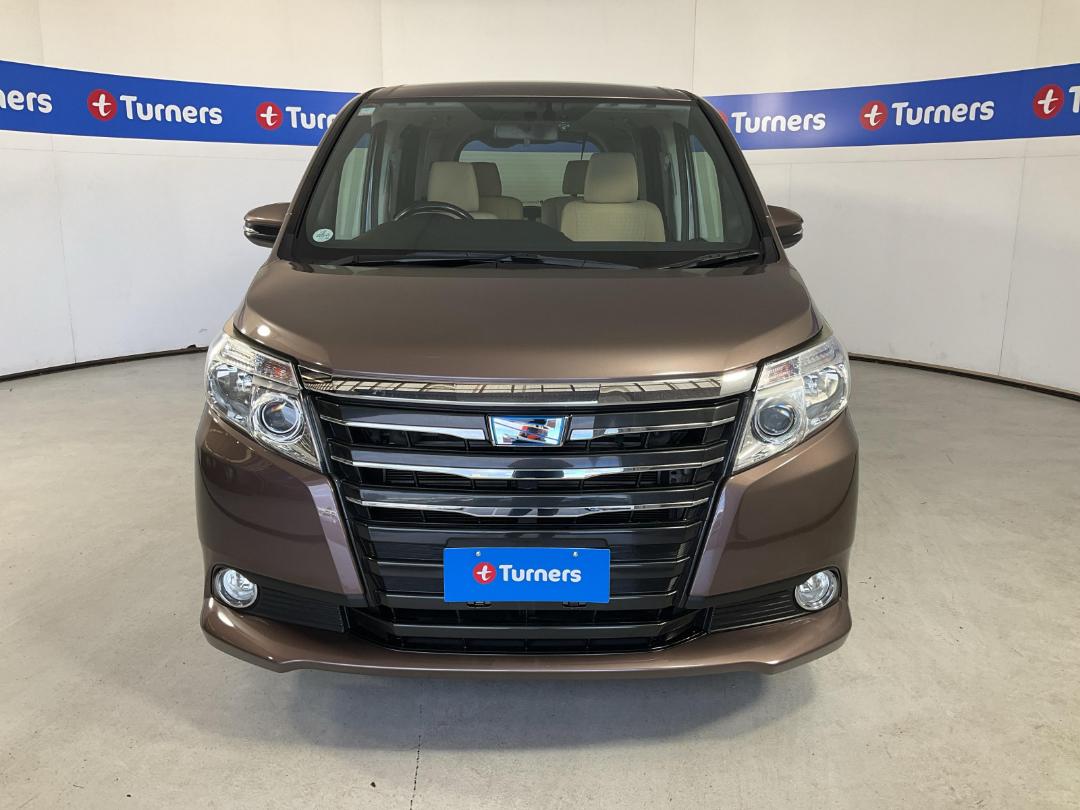 Photo '2' of Toyota Noah Photo '2' of Toyota Noah