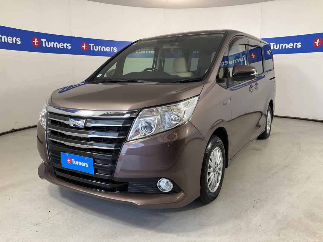 Photo '4' of Toyota Noah Photo '4' of Toyota Noah