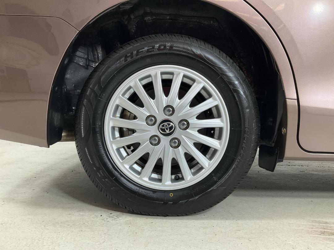 Photo '12' of Toyota Noah Photo '12' of Toyota Noah