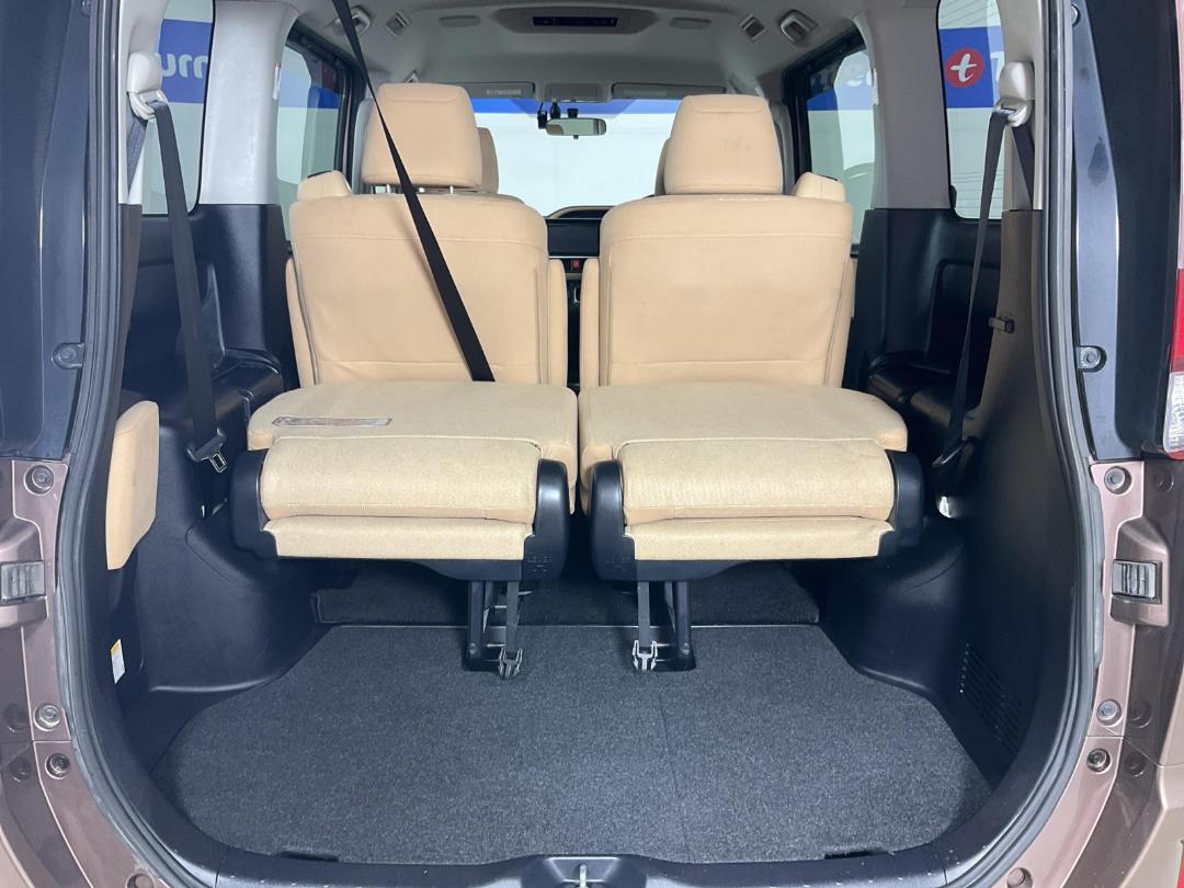 Photo '14' of Toyota Noah Photo '14' of Toyota Noah