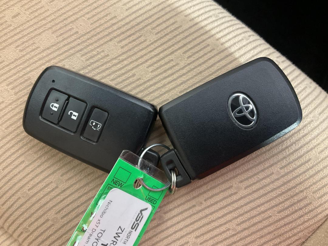 Photo '21' of Toyota Noah Photo '21' of Toyota Noah