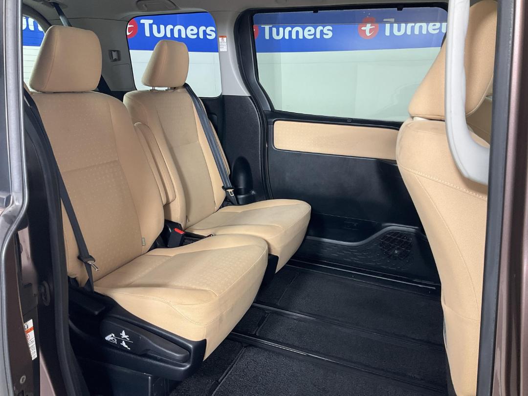 Photo '19' of Toyota Noah Photo '19' of Toyota Noah