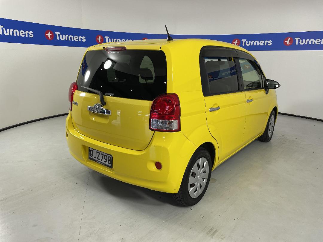 Photo '7' of Toyota Porte