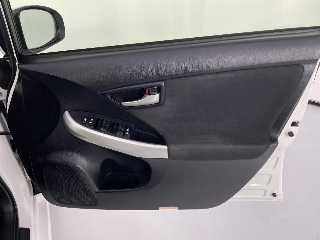 Photo '15' of Toyota Prius Photo '15' of Toyota Prius