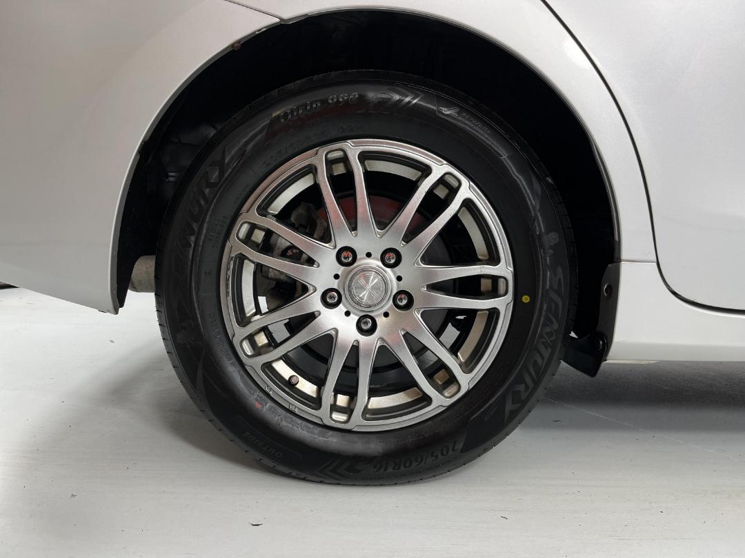 Photo '12' of Toyota Prius Photo '12' of Toyota Prius