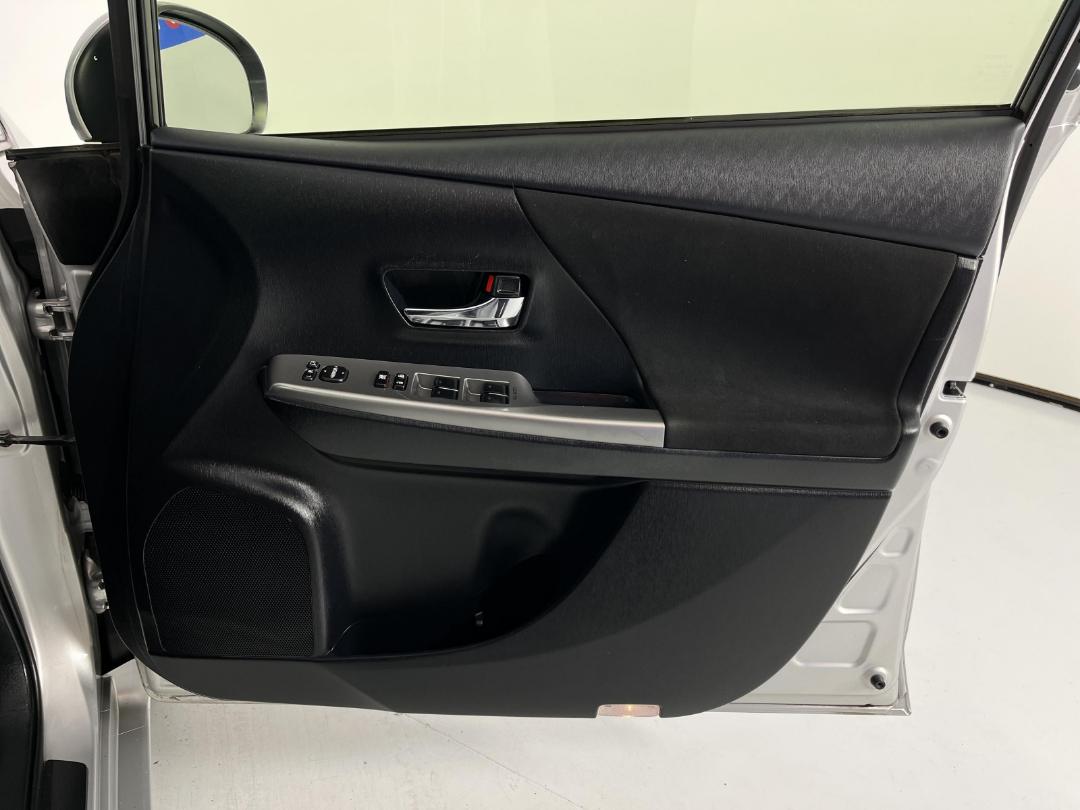 Photo '15' of Toyota Prius Photo '15' of Toyota Prius