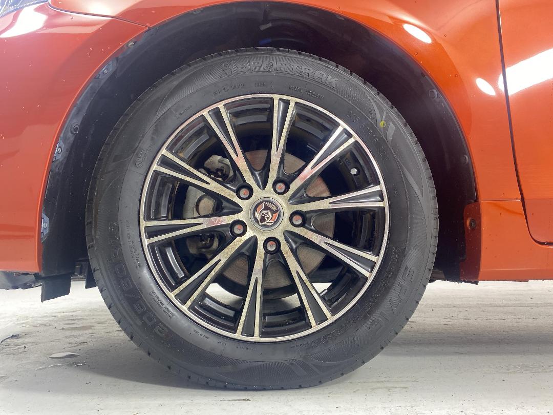 Photo '10' of Toyota Prius