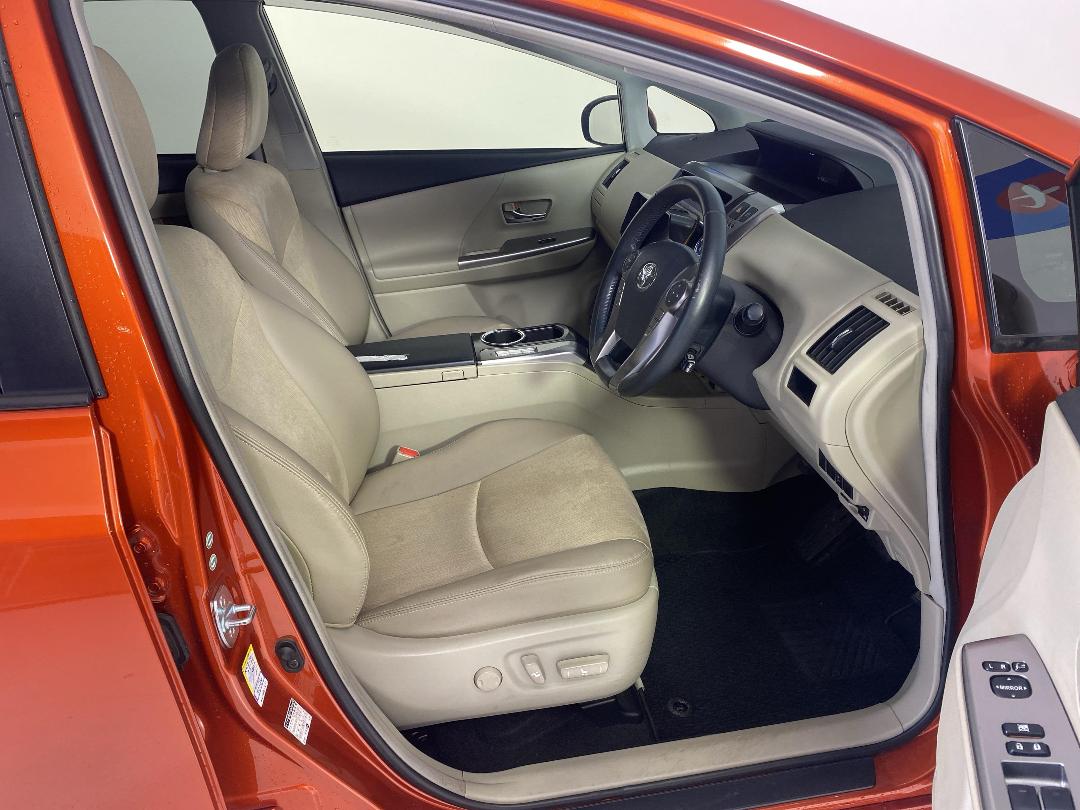 Photo '16' of Toyota Prius