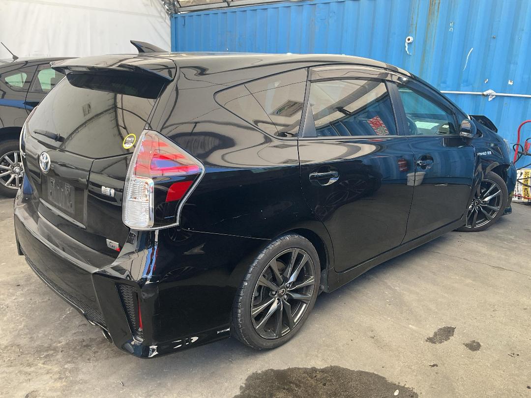 Photo '5' of Toyota Prius Alpha Photo '5' of Toyota Prius Alpha