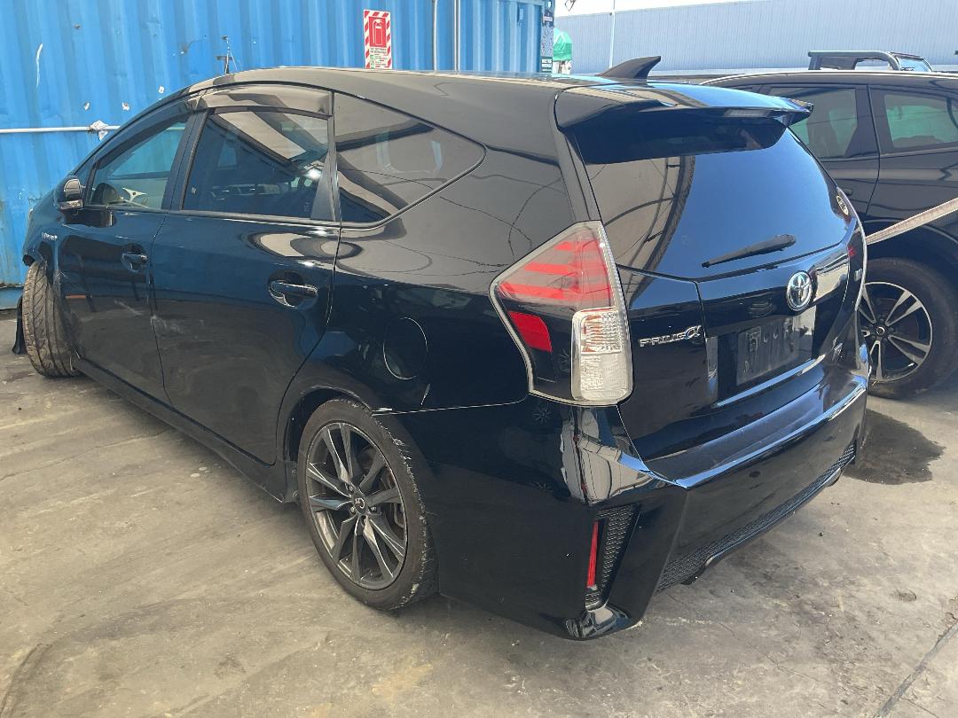 Photo '3' of Toyota Prius Alpha Photo '3' of Toyota Prius Alpha