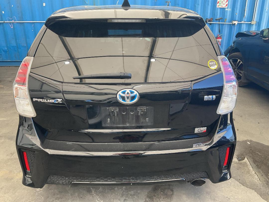 Photo '4' of Toyota Prius Alpha Photo '4' of Toyota Prius Alpha