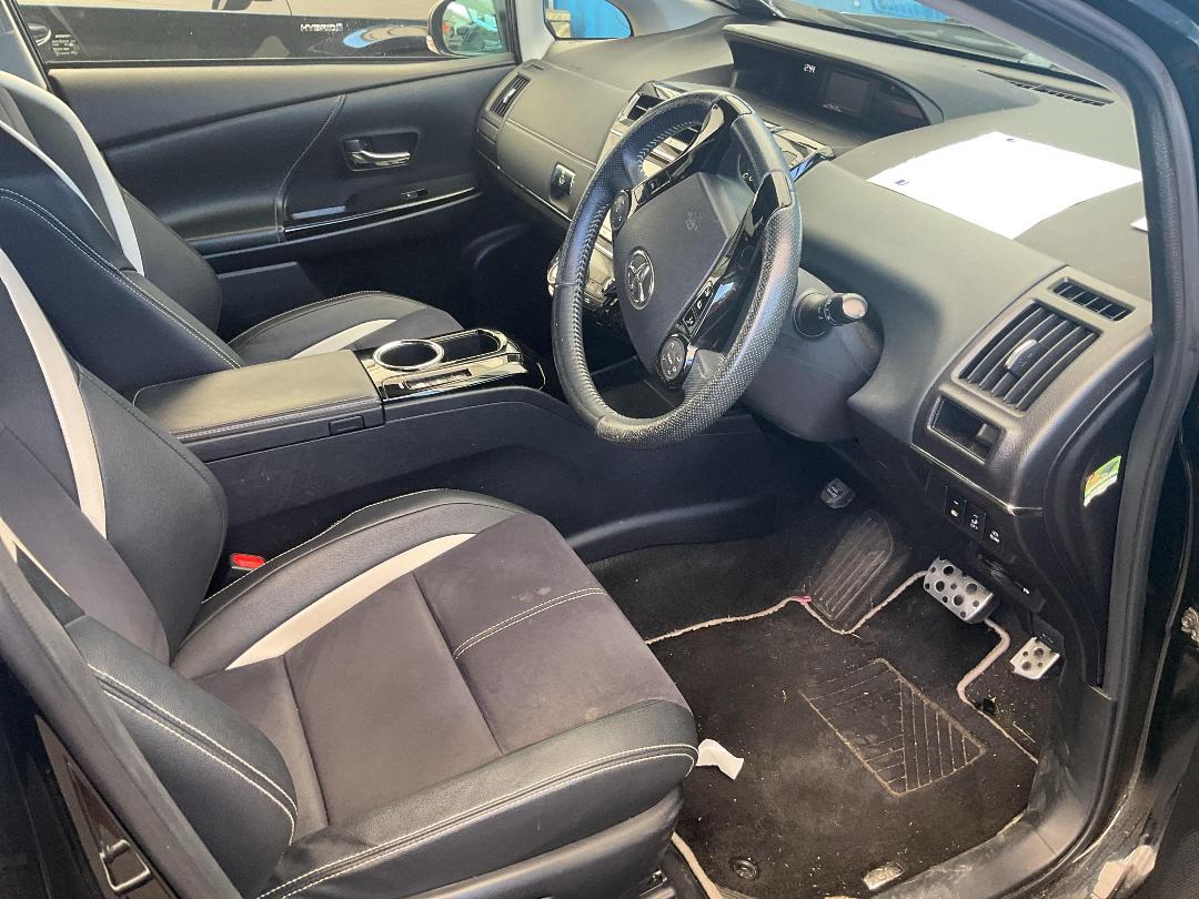 Photo '6' of Toyota Prius Alpha Photo '6' of Toyota Prius Alpha