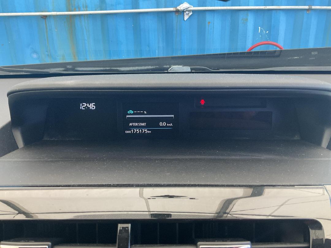 Photo '8' of Toyota Prius Alpha Photo '8' of Toyota Prius Alpha