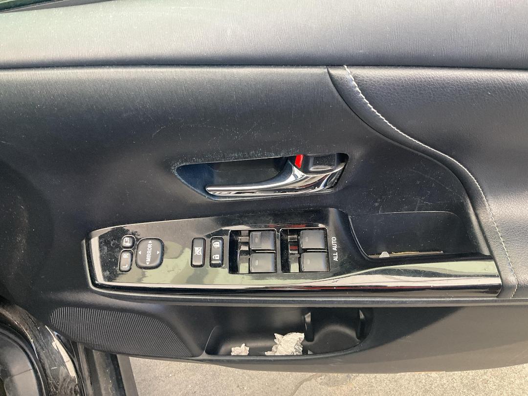 Photo '7' of Toyota Prius Alpha Photo '7' of Toyota Prius Alpha