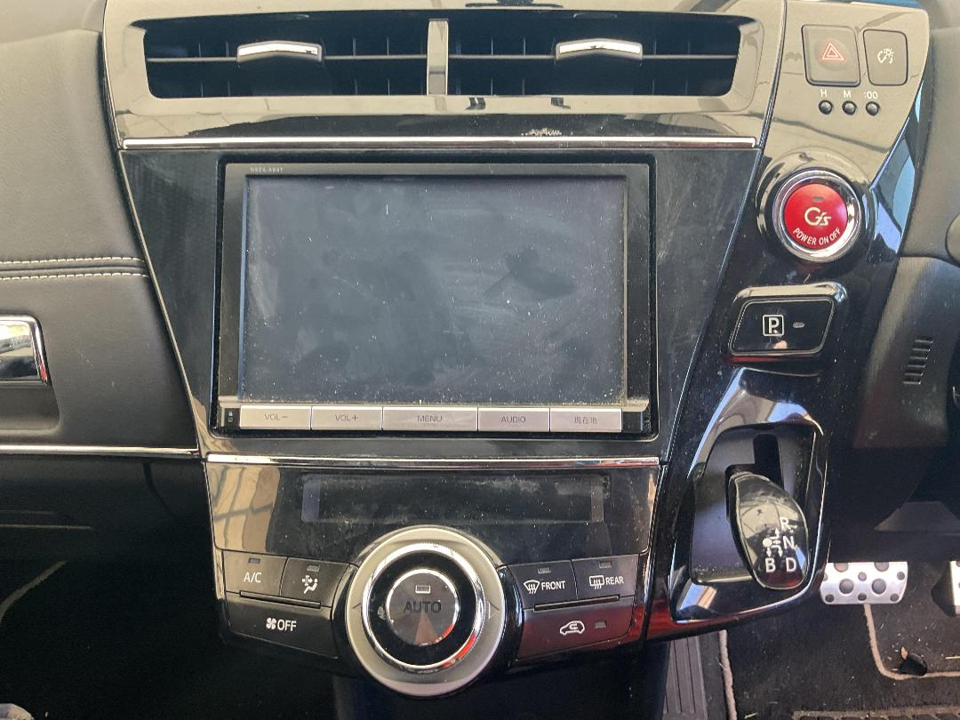 Photo '9' of Toyota Prius Alpha Photo '9' of Toyota Prius Alpha