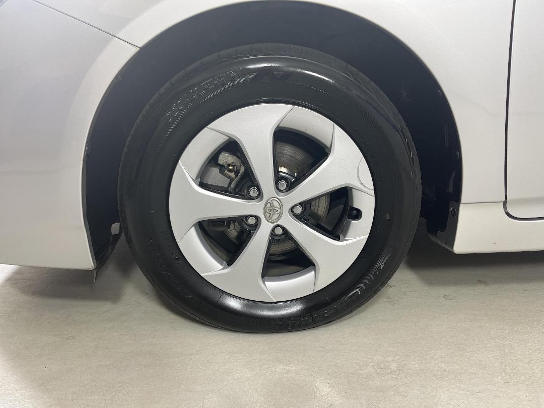 Photo '10' of Toyota Prius