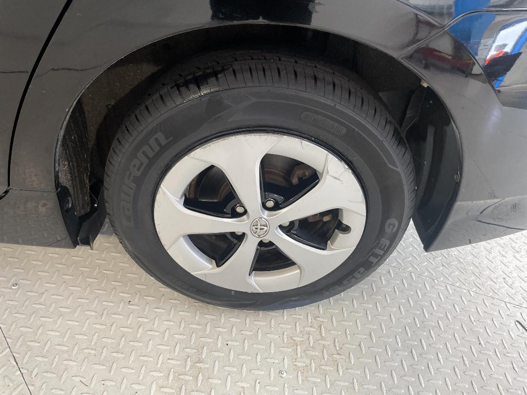 Photo '11' of Toyota Prius