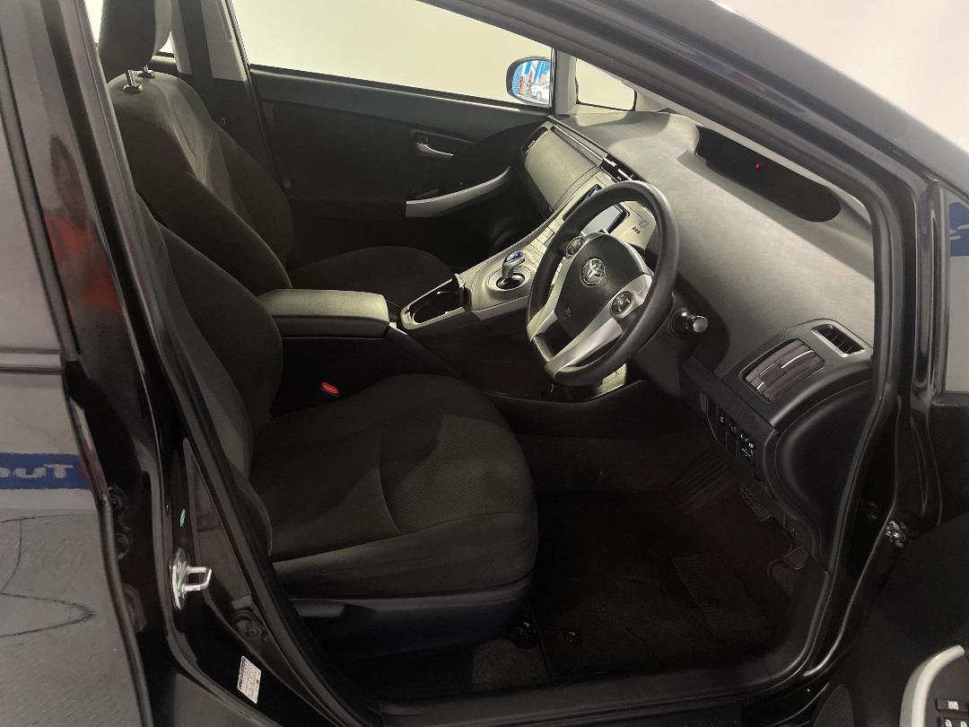 Photo '16' of Toyota Prius