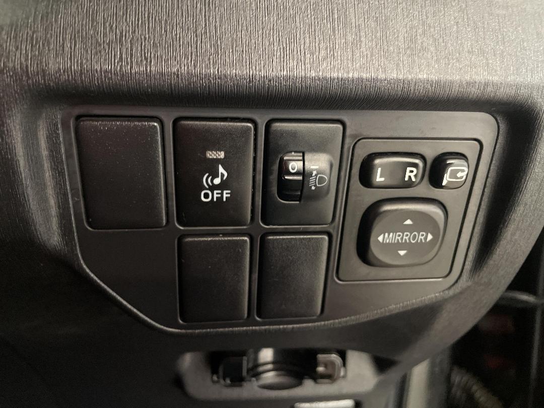 Photo '24' of Toyota Prius