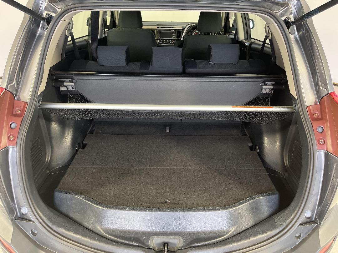 Photo '14' of Toyota Rav4