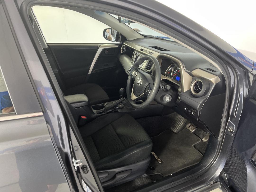 Photo '16' of Toyota Rav4