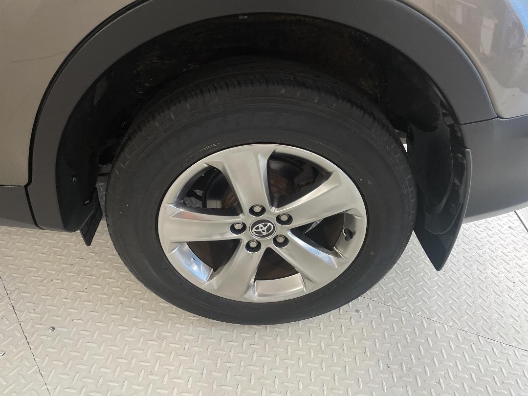 Photo '11' of Toyota Rav4