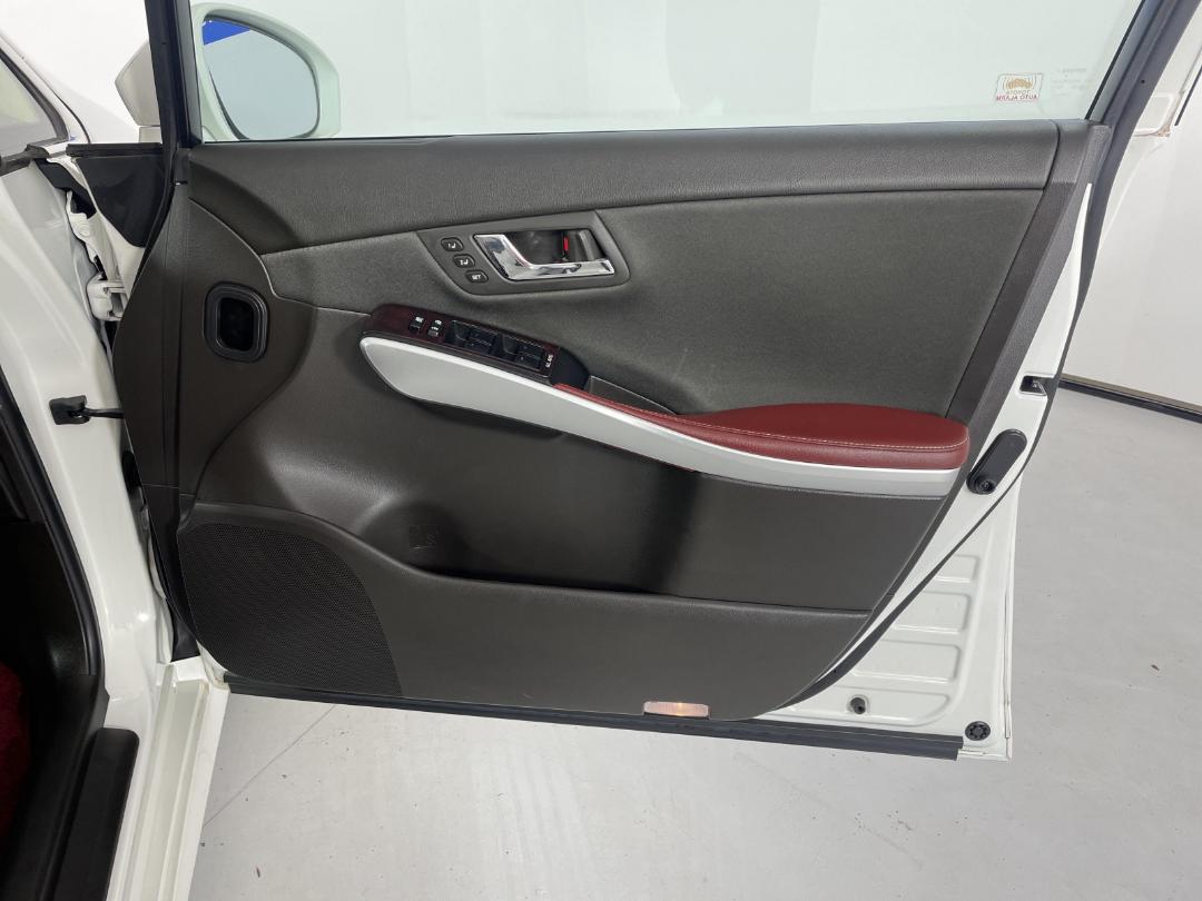 Photo '15' of Toyota SAI Photo '15' of Toyota SAI