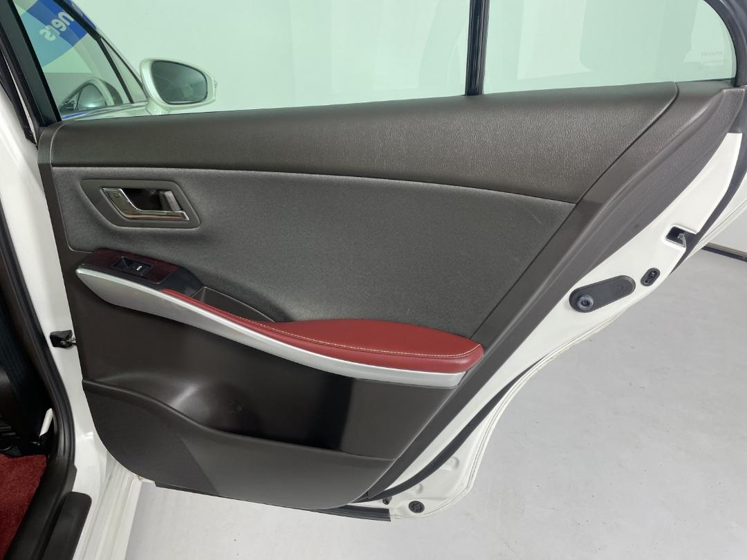 Photo '19' of Toyota SAI Photo '19' of Toyota SAI