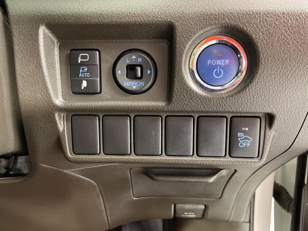 Photo '24' of Toyota SAI Photo '24' of Toyota SAI