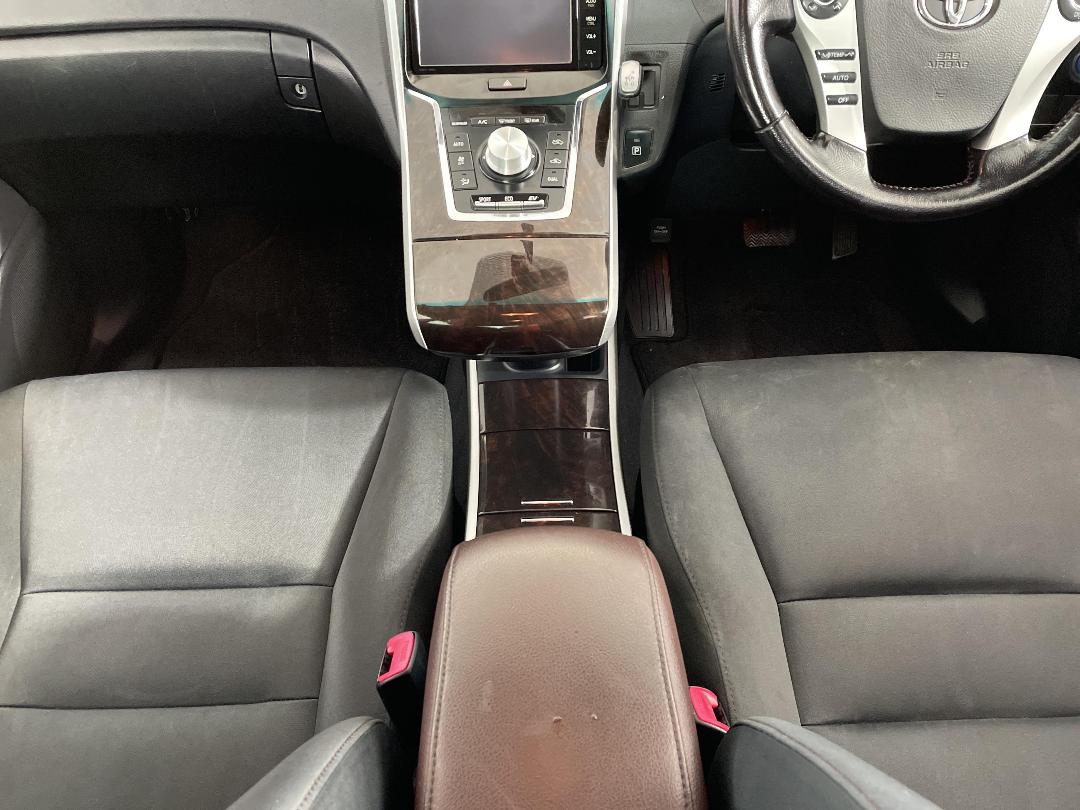 Photo '18' of Toyota SAI Photo '18' of Toyota SAI