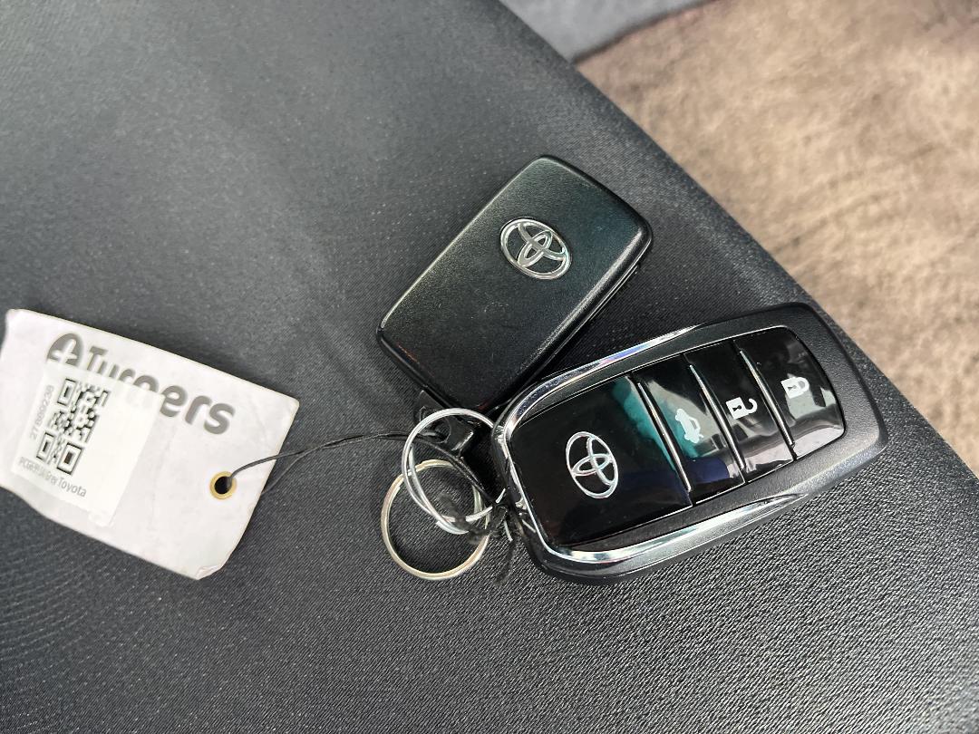 Photo '22' of Toyota SAI