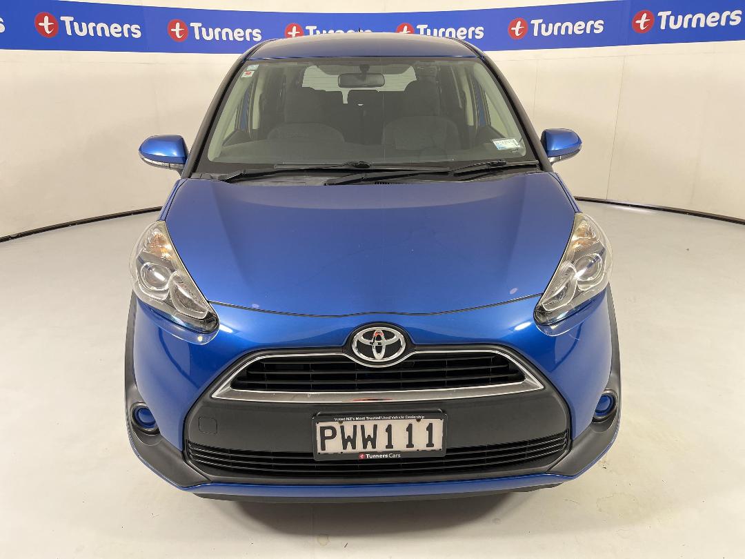 Photo '2' of Toyota Sienta Photo '2' of Toyota Sienta