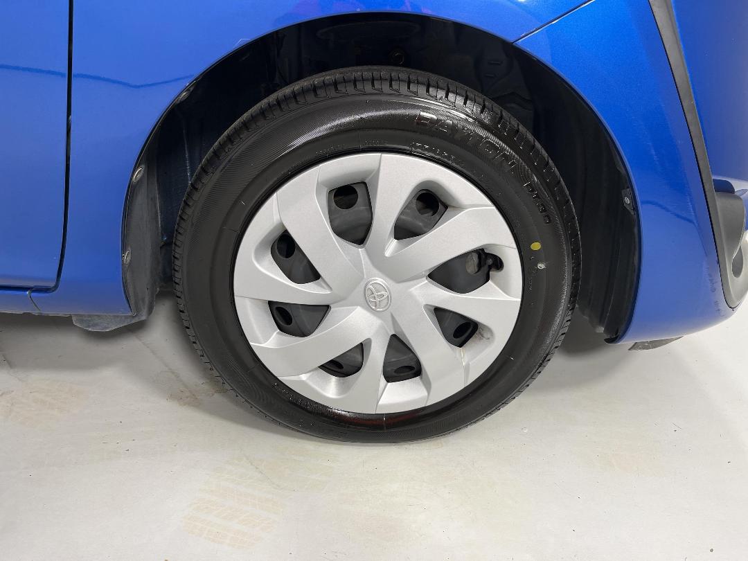 Photo '9' of Toyota Sienta Photo '9' of Toyota Sienta