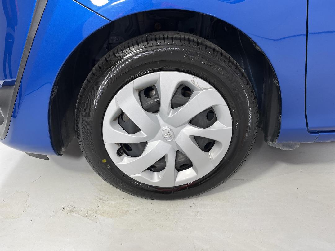 Photo '10' of Toyota Sienta Photo '10' of Toyota Sienta