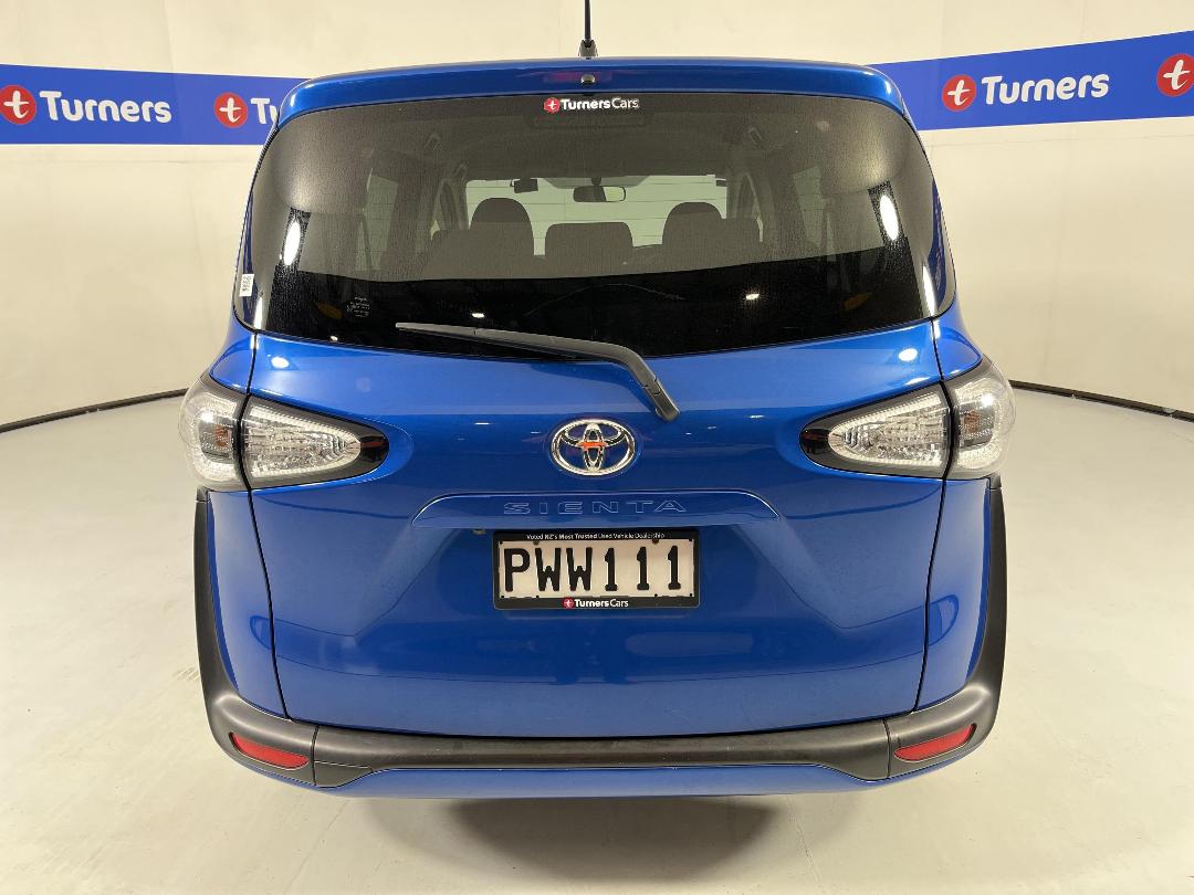 Photo '6' of Toyota Sienta Photo '6' of Toyota Sienta