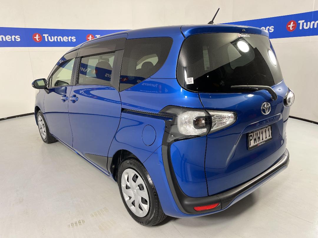 Photo '5' of Toyota Sienta Photo '5' of Toyota Sienta