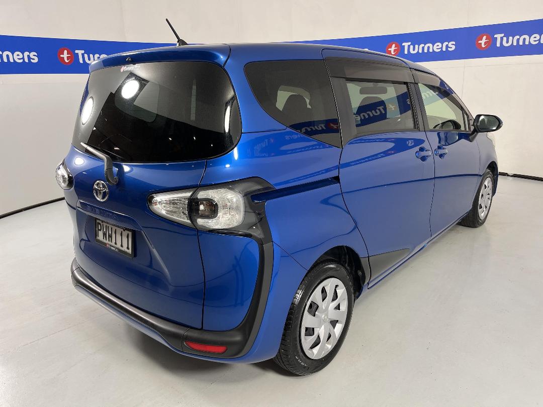 Photo '7' of Toyota Sienta Photo '7' of Toyota Sienta