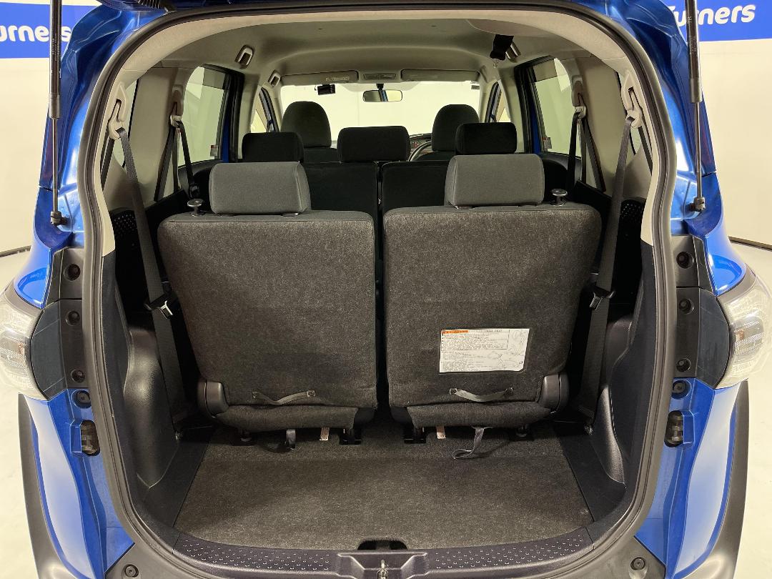 Photo '14' of Toyota Sienta Photo '14' of Toyota Sienta